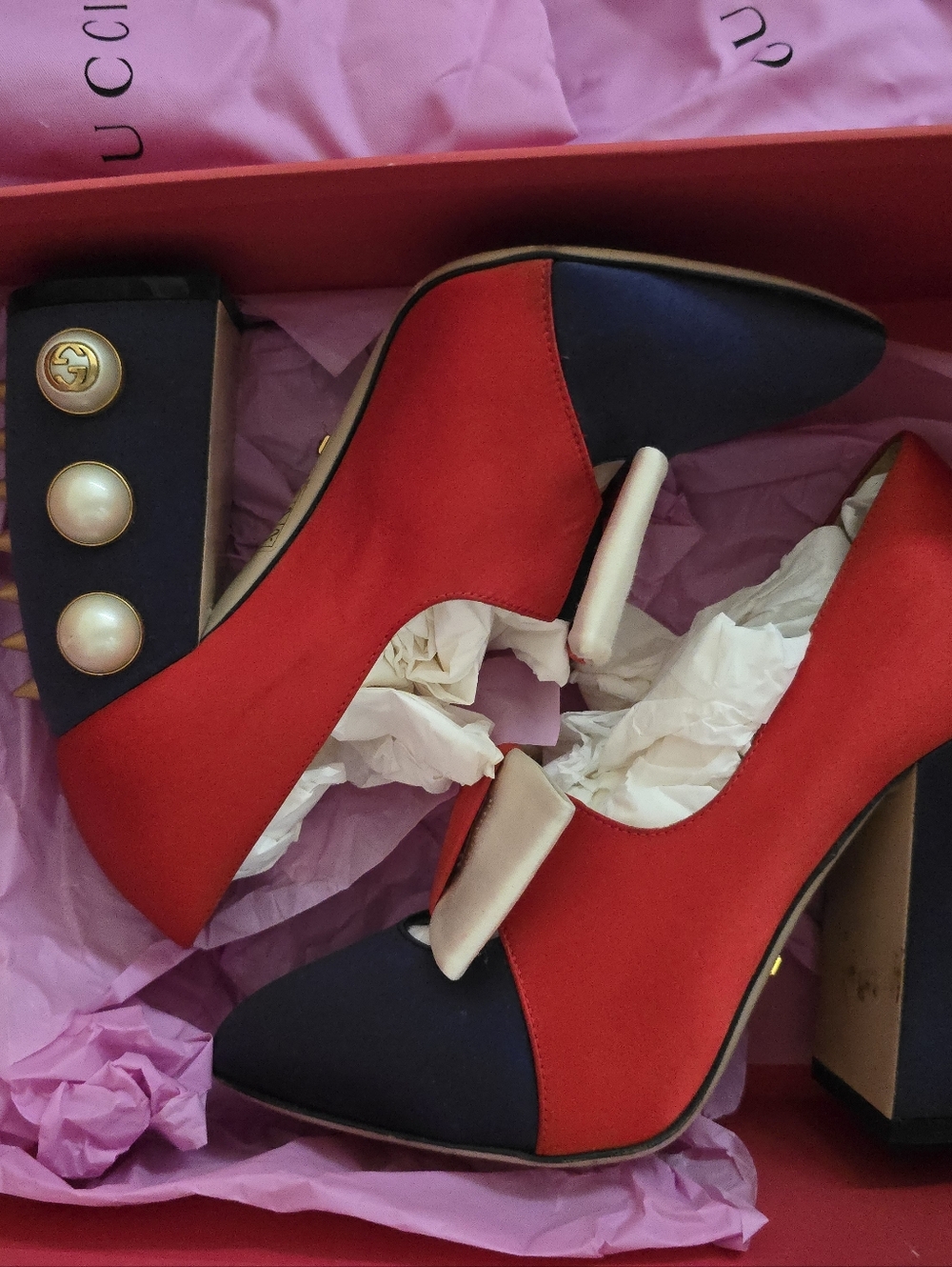 Gucci Luna Women's Two-Tone Navy and Red Bow Pumps - Picture 7 of 9